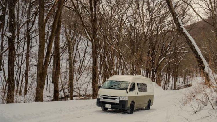 Read more about the article 冬のキャンピングカーで暖かく過ごす方法をご紹介！